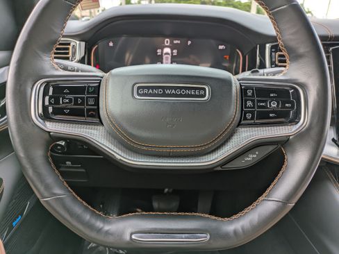 Used 2022 Jeep Grand Wagoneer Series III AWD/4WD image 26