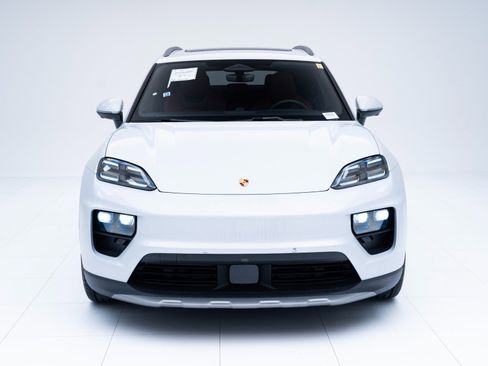 New 2025 Porsche Macan 4S Electric image 6
