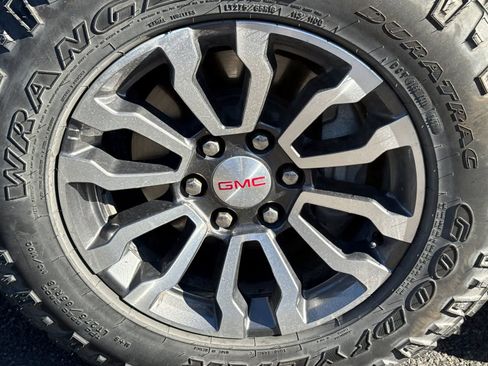 Used 2021 GMC Sierra 1500 AT4 w/ AT4 Preferred Package AWD/4WD image 11