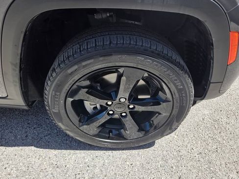 Certified 2024 Jeep Grand Cherokee L Limited w/ Black Appearance Package AWD/4WD image 20