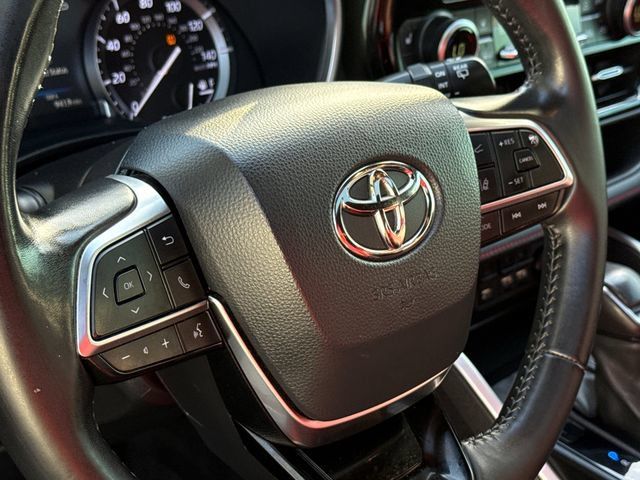 Used 2021 Toyota Highlander XSE FWD image 30