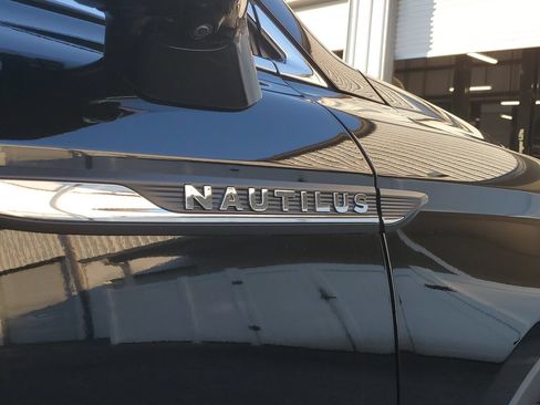 Used 2022 Lincoln Nautilus Reserve w/ Equipment Group 202A AWD/4WD image 7