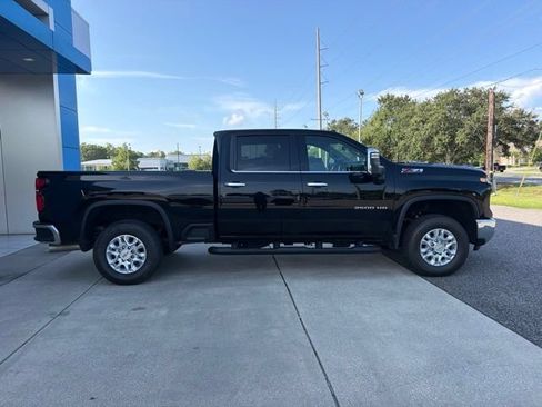 Used 2025 Chevrolet Silverado 2500 LTZ w/ LTZ Convenience Package AWD/4WD image 4