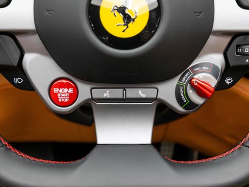 Used 2019 Ferrari Portofino image 25