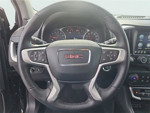Used 2024 GMC Terrain SLT image 29