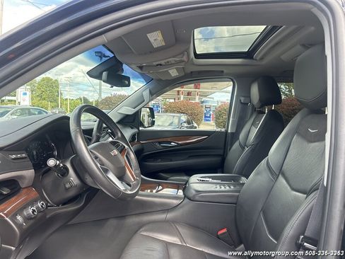 Used 2017 Cadillac Escalade Premium Luxury image 19