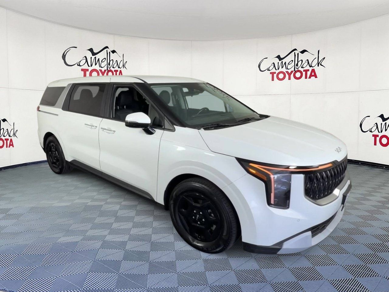 Used 2026 Kia Carnival FWD image 5
