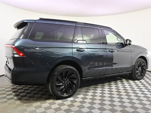 New 2025 Lincoln Navigator Reserve w/ Jet Appearance Package image 7