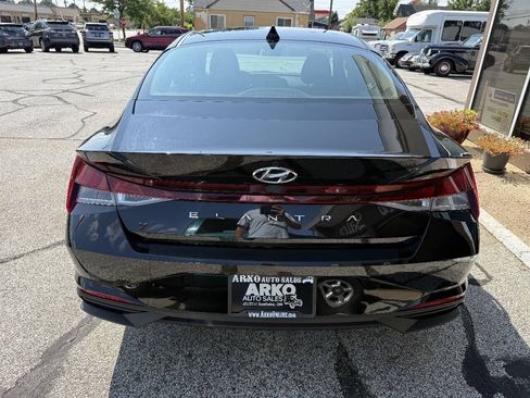 Used 2021 Hyundai Elantra SE FWD image 8