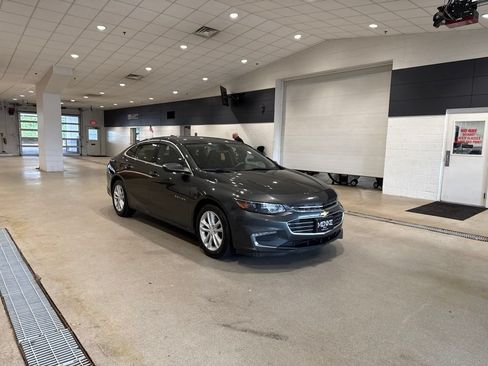 Used 2016 Chevrolet Malibu LT FWD image 1