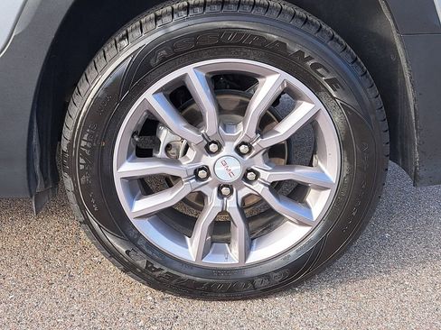 Used 2024 GMC Terrain SLT image 5