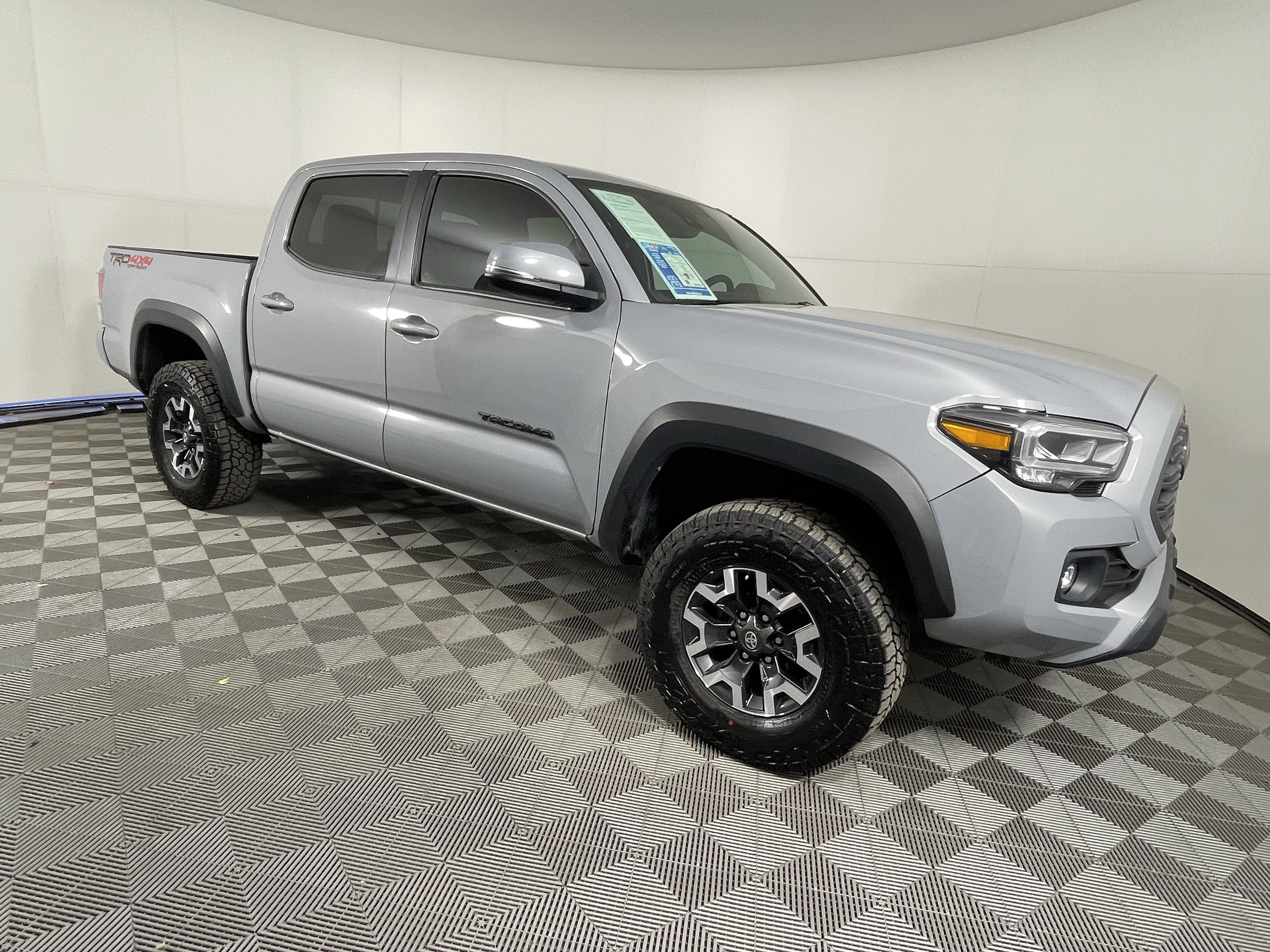Used 2020 Toyota Tacoma TRD Off-Road w/ TRD Premium Off Road Package AWD/4WD image 7