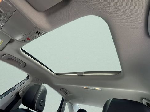 Used 2024 Volkswagen Jetta SE FWD image 16