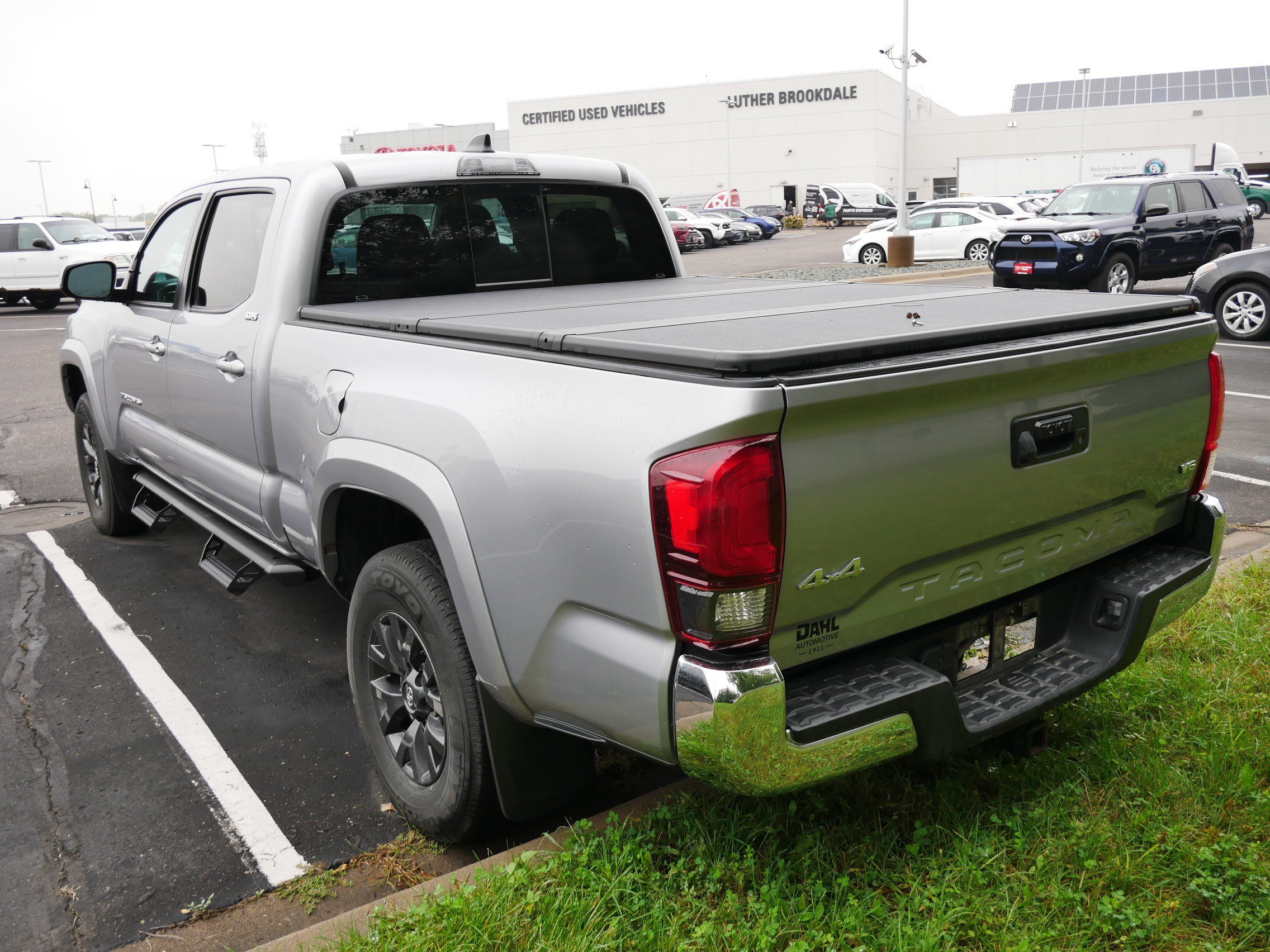 Used 2021 Toyota Tacoma SR5 AWD/4WD image 8
