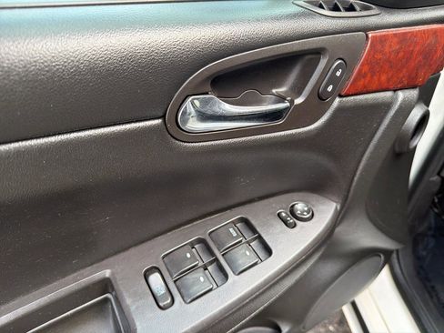 Used 2008 Chevrolet Impala LT w/ Luxury Edition Package image 11