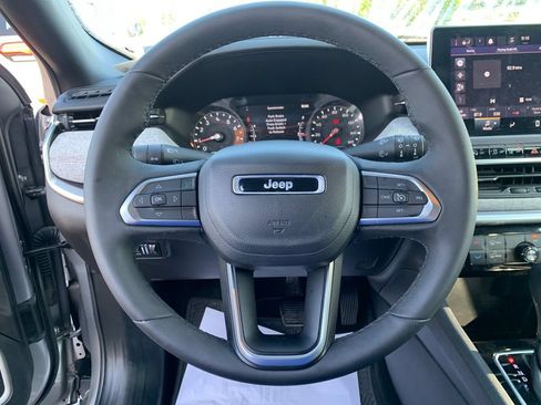 Used 2023 Jeep Compass Latitude AWD/4WD image 26