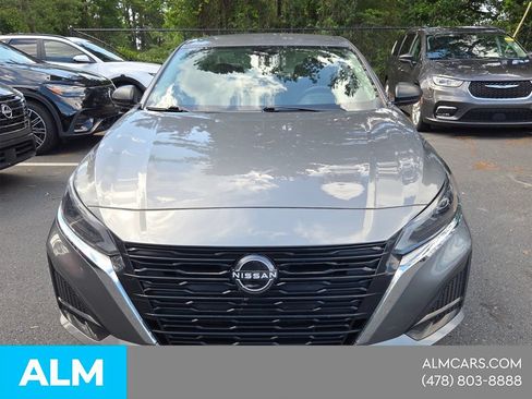 Used 2024 Nissan Altima 2.5 SV FWD image 11