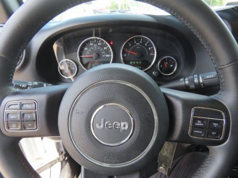 Used 2014 Jeep Wrangler Sport w/ Connectivity Group AWD/4WD image 19