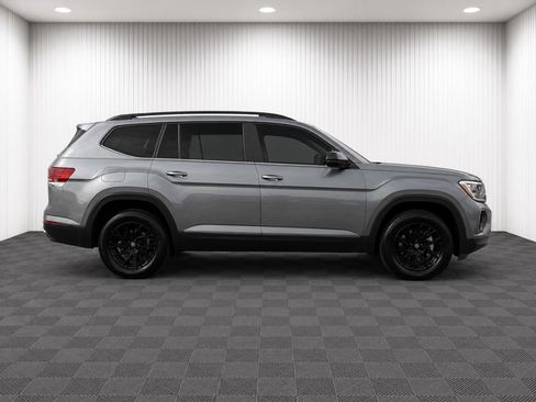Used 2024 Volkswagen Atlas SE AWD/4WD image 2