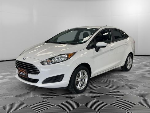 Used 2019 Ford Fiesta SE image 4