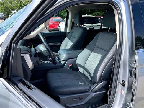 Used 2024 Ford Expedition XLT AWD/4WD image 32
