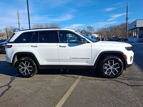 Certified 2025 Jeep Grand Cherokee Limited image 7