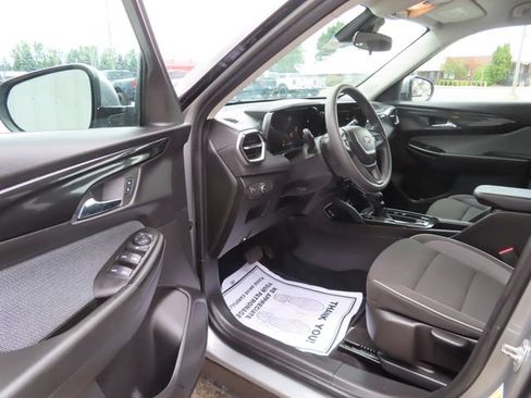 Used 2025 Chevrolet TrailBlazer LT AWD/4WD image 15