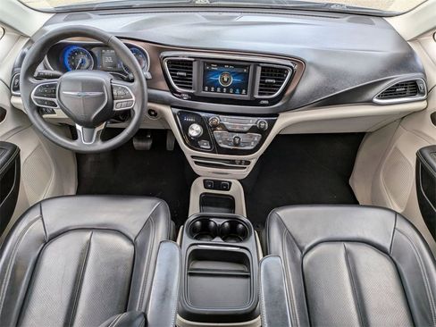 Used 2020 Chrysler Voyager Lxi image 27