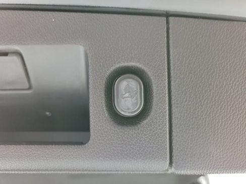 Used 2017 Cadillac Escalade Premium Luxury RWD image 8