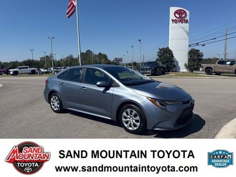 Used 2022 Toyota Corolla LE image 1