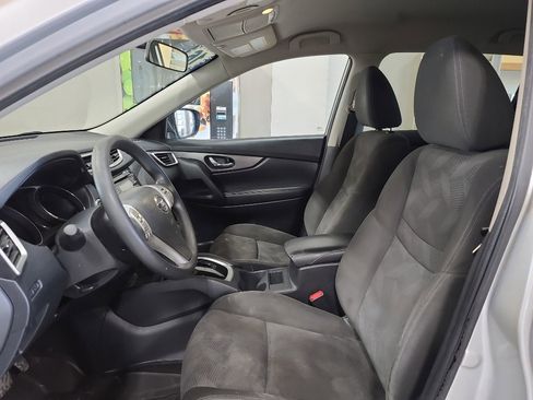 Used 2016 Nissan Rogue SV image 9