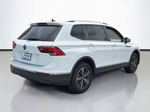 Used 2024 Volkswagen Tiguan SE FWD image 5