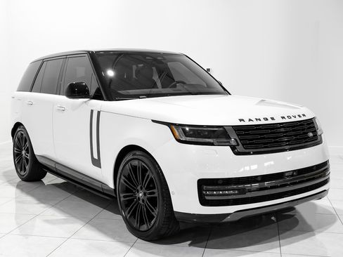 Used 2024 Land Rover Range Rover SE image 3