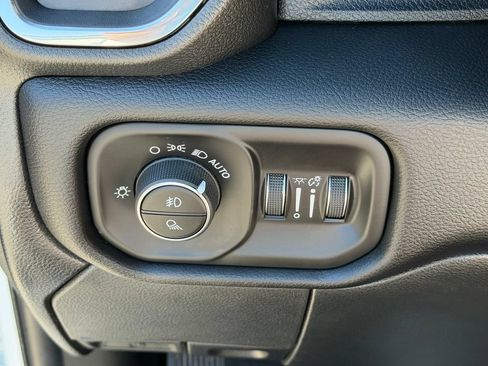 Used 2026 RAM 2500 Laramie AWD/4WD image 11