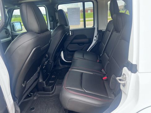 Certified 2025 Jeep Wrangler Unlimited Rubicon w/ Convenience Group AWD/4WD image 19