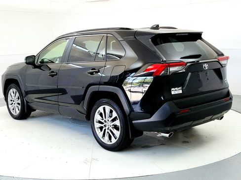 Used 2021 Toyota RAV4 XLE Premium AWD/4WD image 4