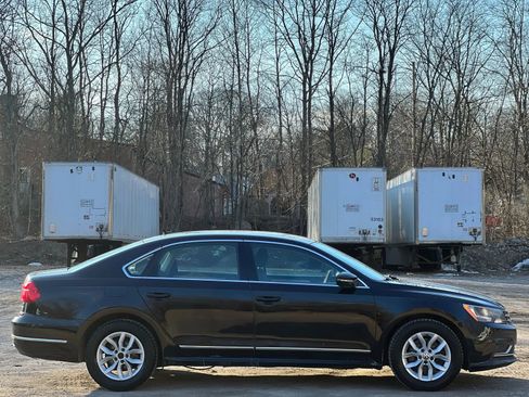 Used 2016 Volkswagen Passat 1.8T S FWD image 7