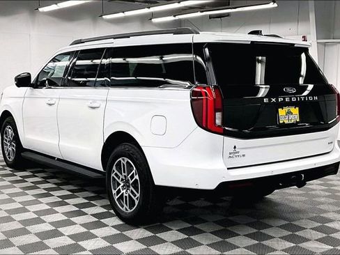 Used 2025 Ford Expedition Max Active AWD/4WD image 3
