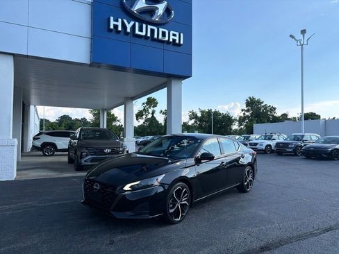Used 2023 Nissan Altima 2.5 SR FWD image 1