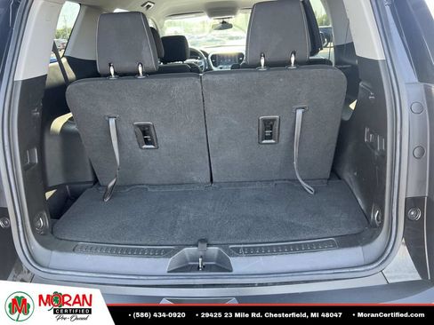 Used 2022 GMC Acadia SLE w/ LPO, Cargo Package AWD/4WD image 11