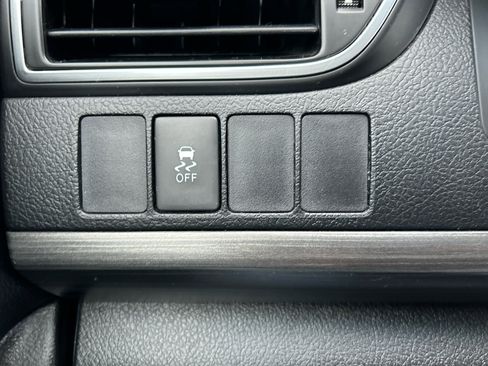 Used 2015 Toyota Camry LE image 10