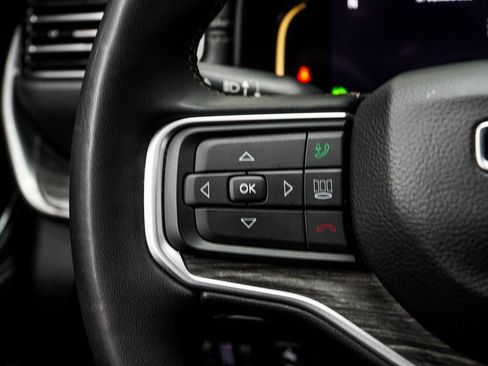 Used 2024 Jeep Wagoneer L Series II w/ Flexible Seating Group image 27