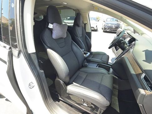 Used 2017 Tesla Model X 75D AWD/4WD image 13