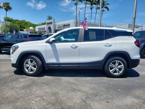 Used 2024 GMC Terrain SLE FWD image 4