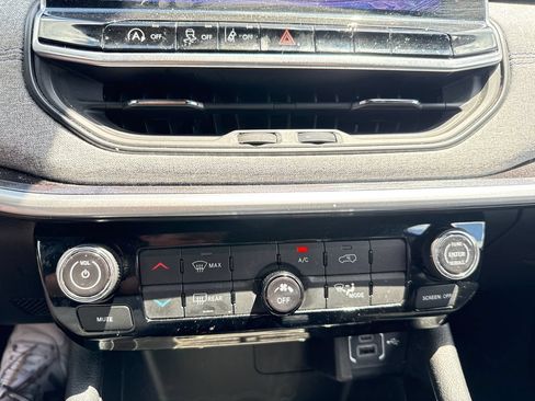 Used 2023 Jeep Compass Latitude AWD/4WD image 19