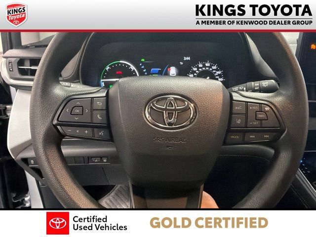 Used 2025 Toyota Sienna LE AWD/4WD image 25