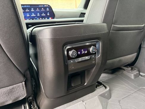 Used 2025 Chevrolet Tahoe Z71 w/ Z71 Off-Road Package AWD/4WD image 25
