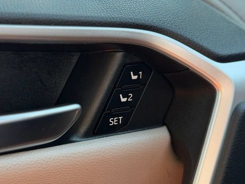 Used 2022 Toyota RAV4 Limited AWD/4WD image 28