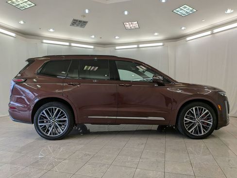 Used 2023 Cadillac XT6 Sport w/ Technology Package AWD/4WD image 11