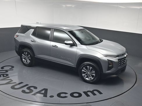 Used 2026 Chevrolet Equinox LT FWD image 32